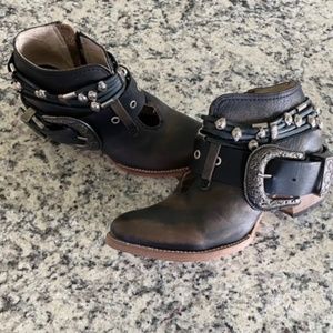 Freebird Saloon Size 8